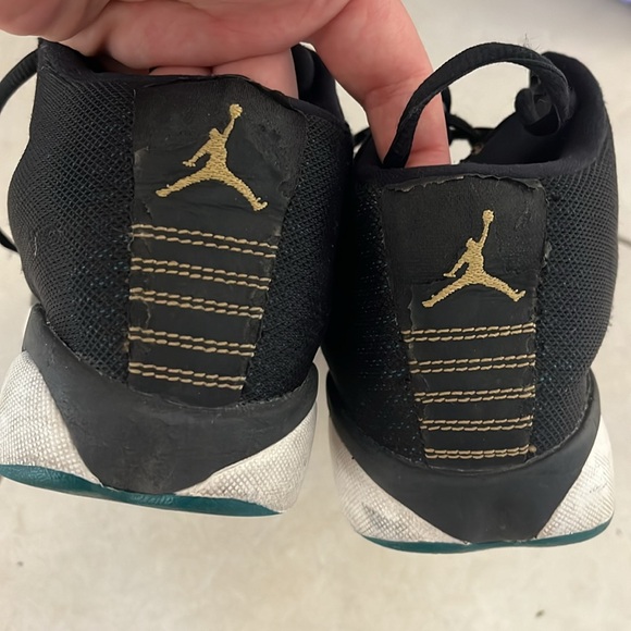 Jordan Horizon Low GG Black/Metalic Gold size 5.5Y - Picture 4 of 5